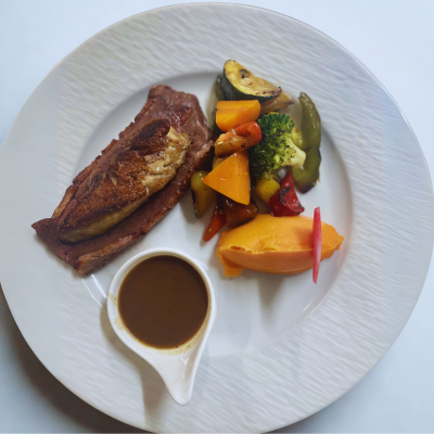 Magret et foie de canard en tournedos – spécialité du Restaurant L’Absolu à Auros, en Sud Gironde