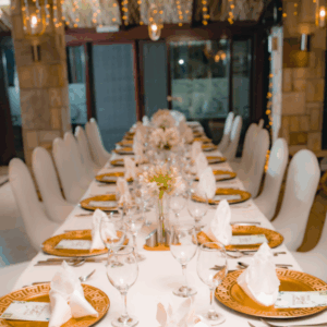 Table élégamment dressée pour un menu de groupe au restaurant L’Absolu à Auros, idéale pour repas en famille ou entre amis